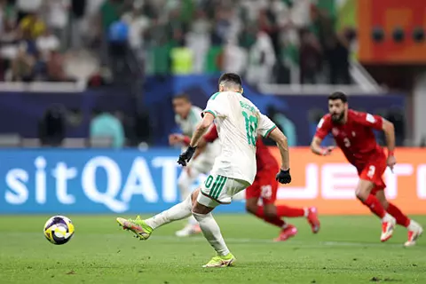 ليلة تألق بولبينة.. منتخب الجزائر يقسو على البحرين في كأس العرب (فيديو)